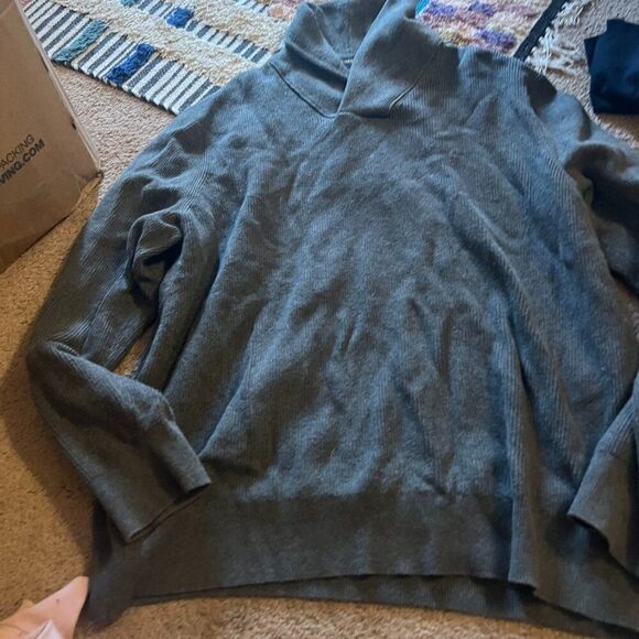 Michael Kors xl sweater - Picture 2 of 7